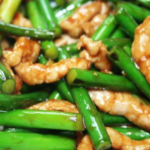 Porc saute aux pousses d ail