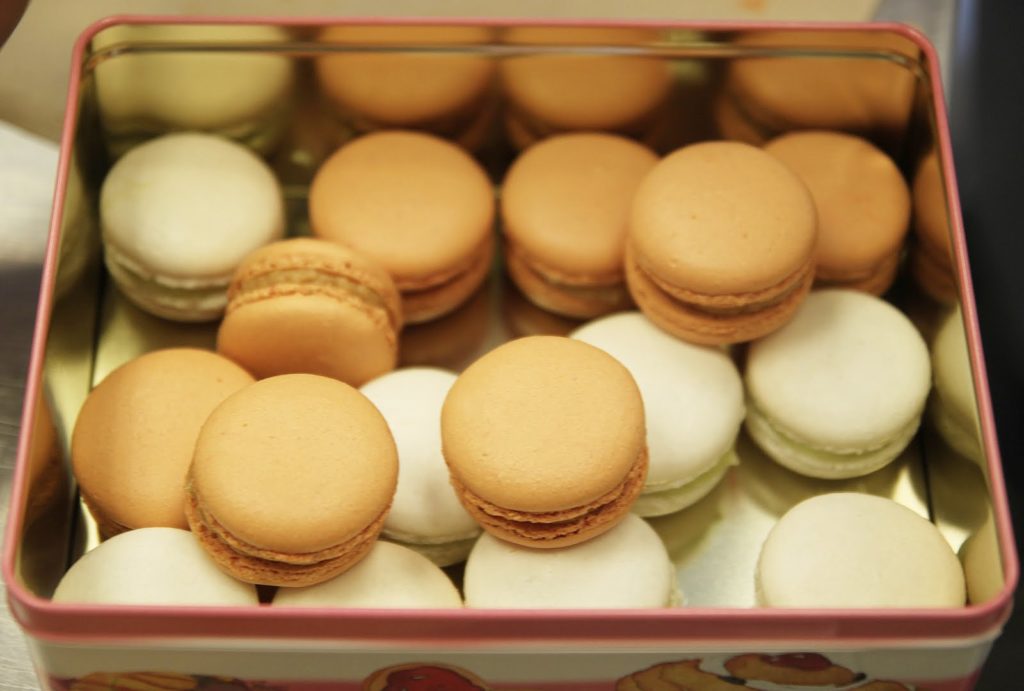 L atelier de bernard chez les reines les macarons