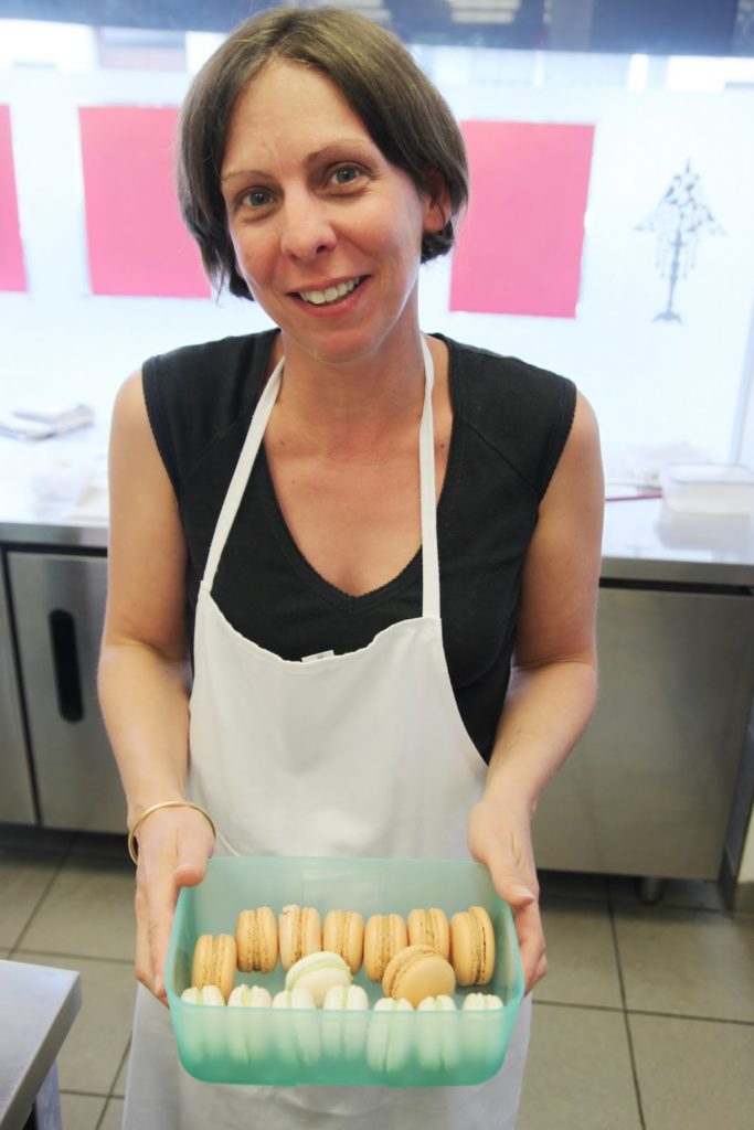 L atelier de bernard chez les reines les macarons