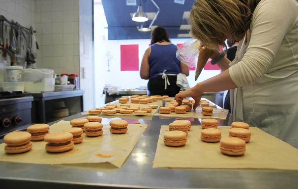 L atelier de bernard chez les reines les macarons