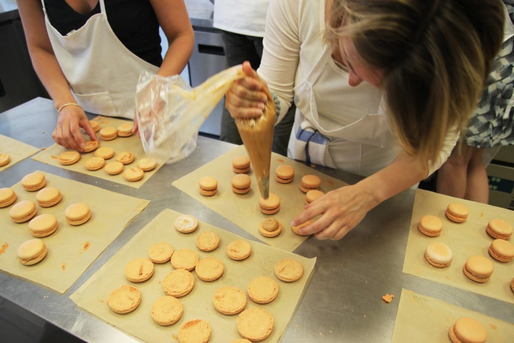 L atelier de bernard chez les reines les macarons