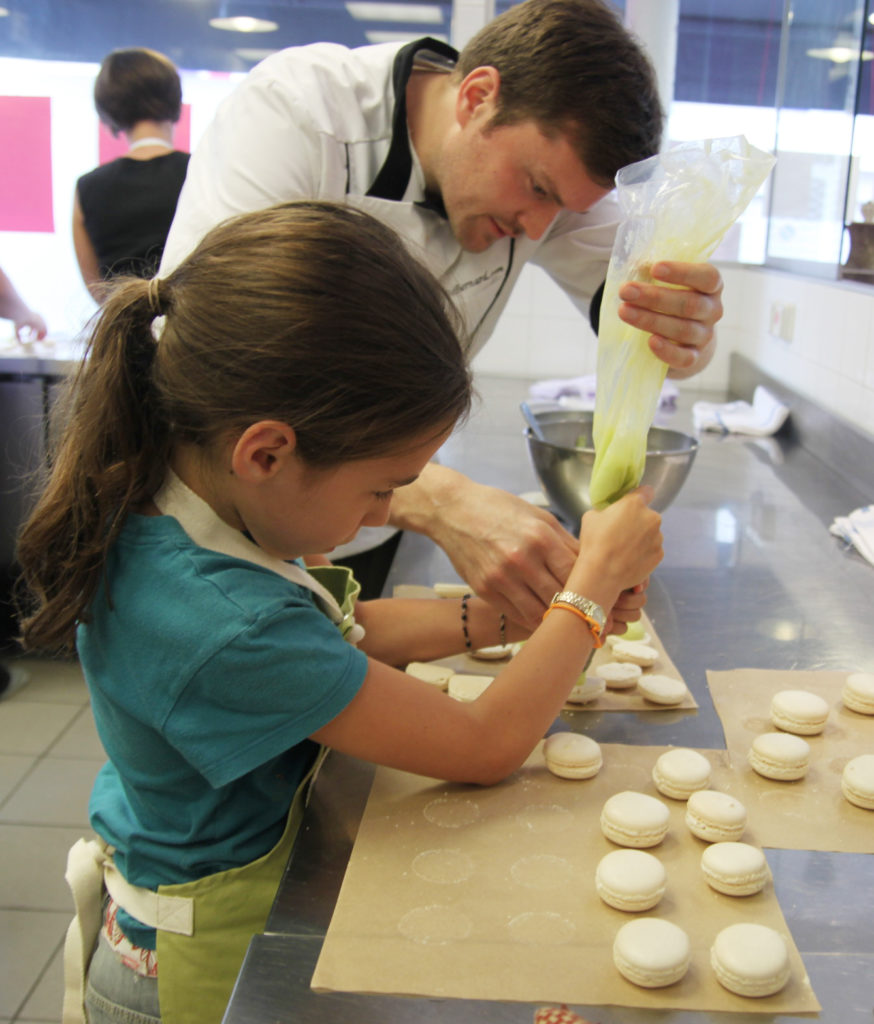 L atelier de bernard chez les reines les macarons
