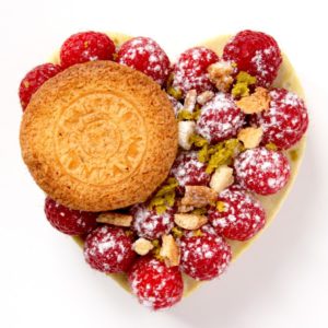 coeur pistaches framboises de traou mad 1024x948 1
