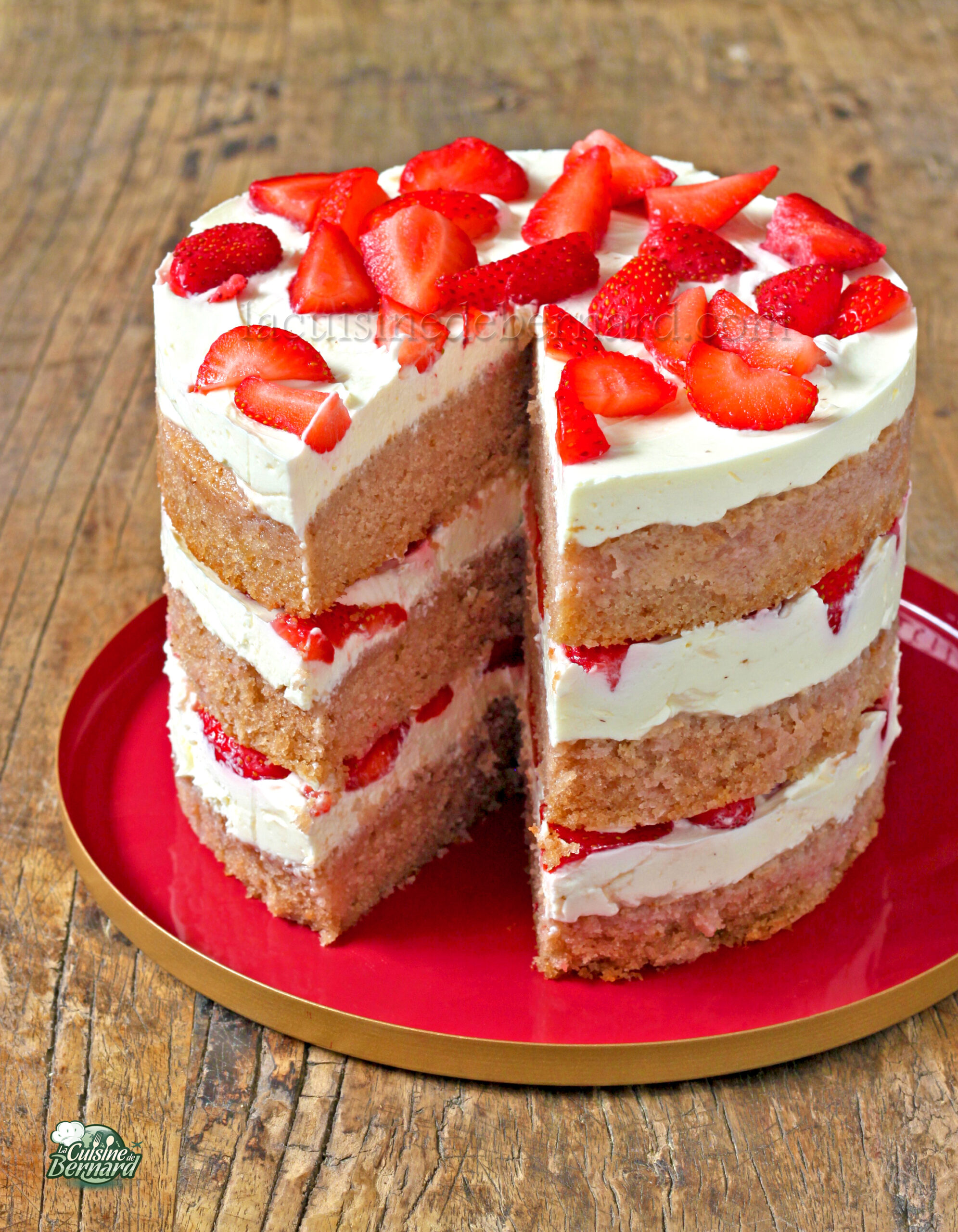 Tarta chantilly de fresas, vino rosado y crema de queso